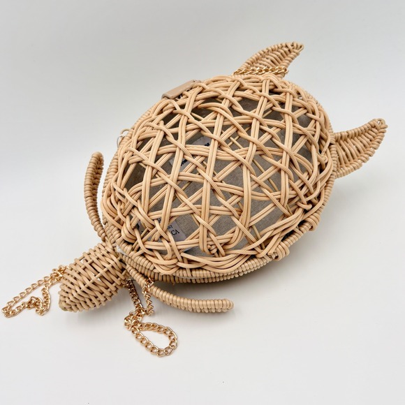 Tommy Bahama Handbags - Tommy Bahama Woven Rattan Sea Turtle Crossbody Bag Natural Beige Gold Chain NEW
